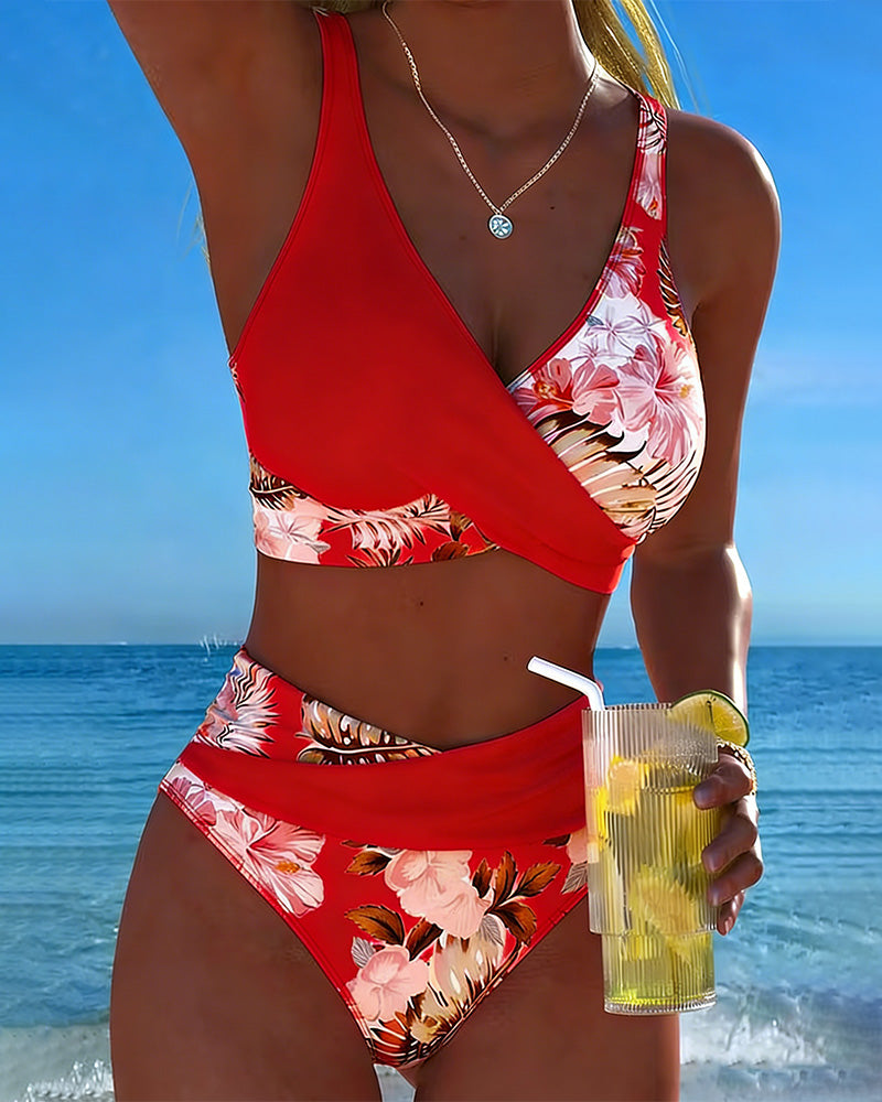Kontrasztos virágmintás bikini