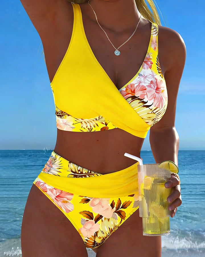 Kontrasztos virágmintás bikini